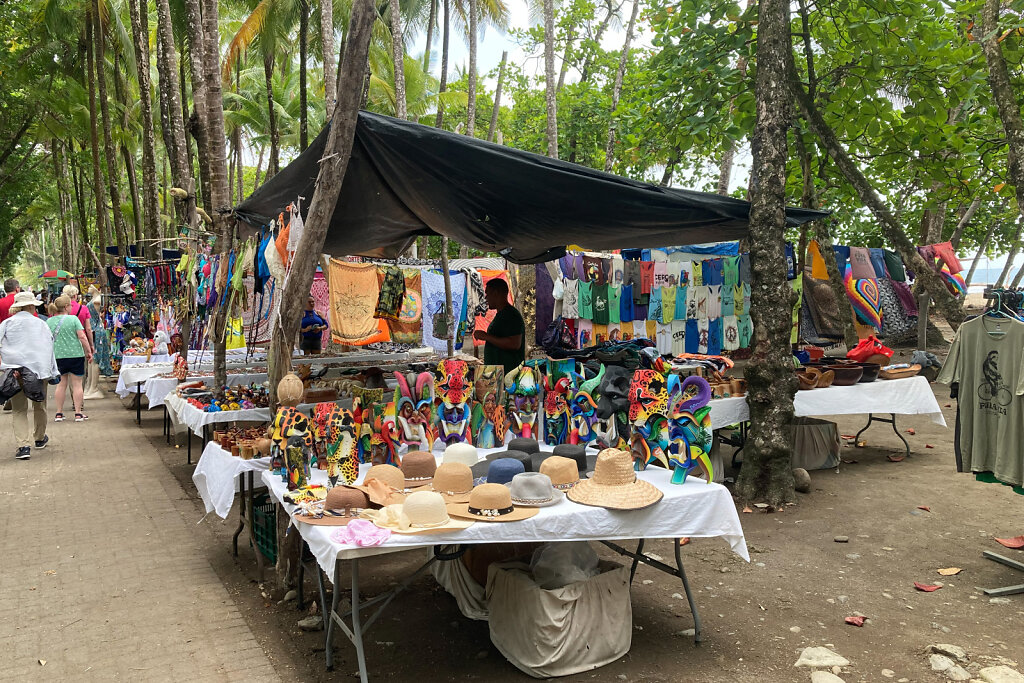Touristenmarkt in Dominical